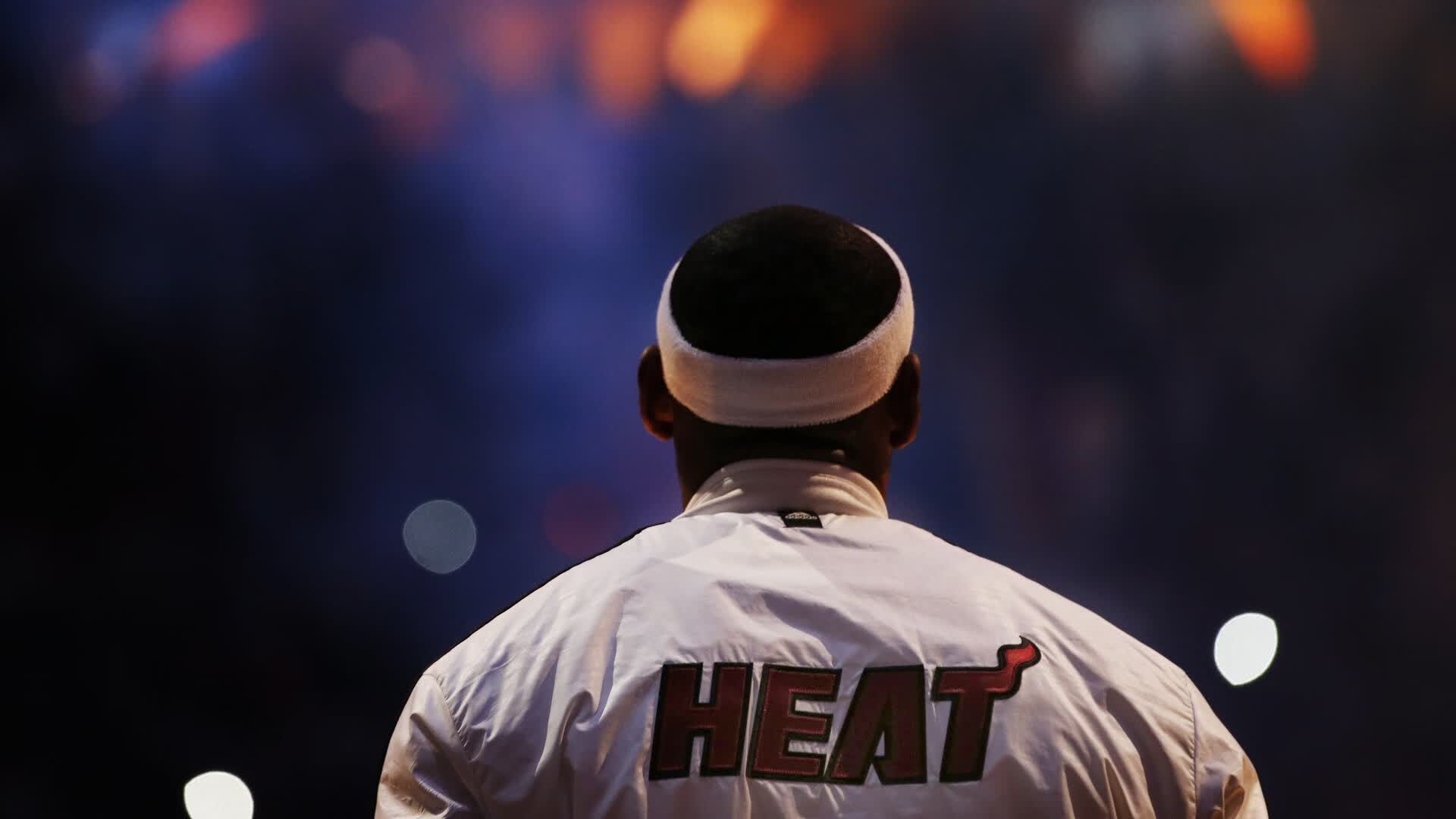 莱万空降沈阳引爆热搜，世界级锋霸为何选择中国足球热土？|彩票体育官方网站